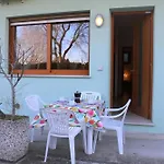 Cozy Flat With Patio *