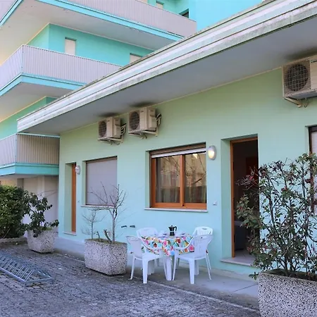 Cozy Flat With Patio Апартаменты Бибионе