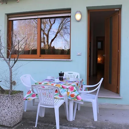 Cozy Flat With Patio *